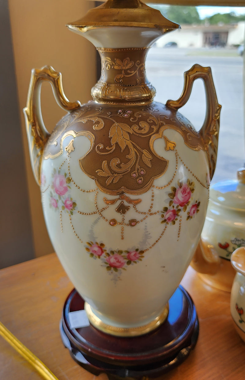Antique vase table lamp